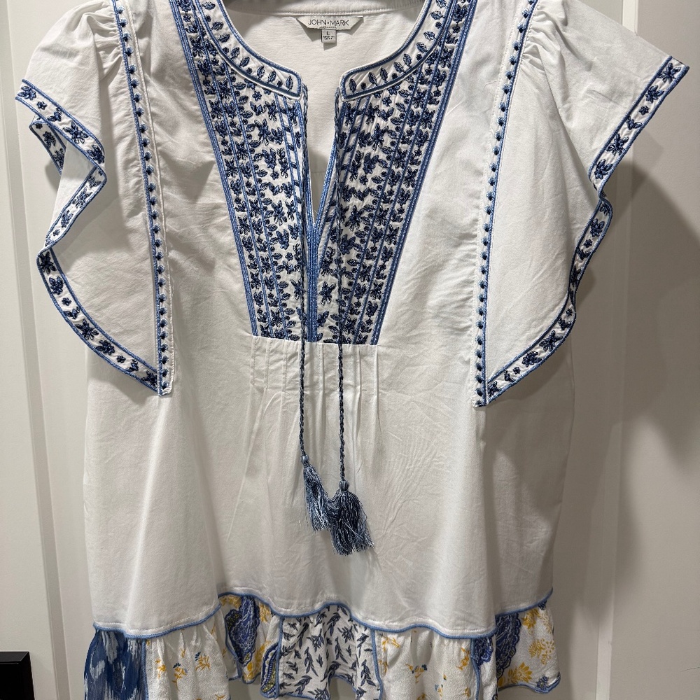 John Mark white tunic with embroidery size L